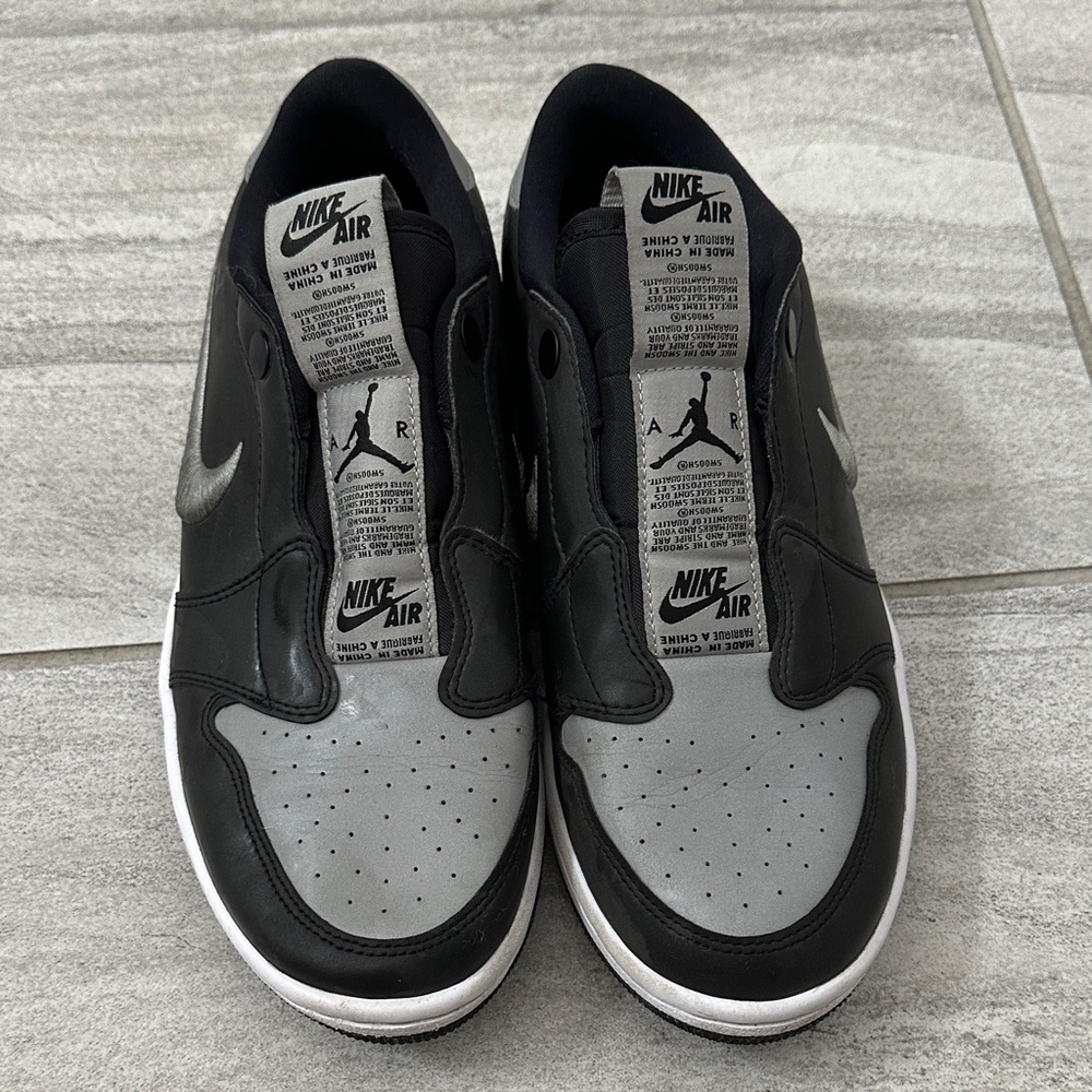 Nike Air Jordan Women slip on Sneakers in Black and Gray. Size 9